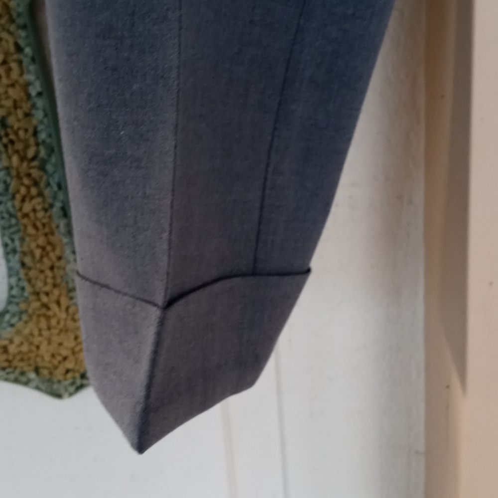 LIKE NEW CUFFED CAPRI DRESS PANTS - Picture 4 of 5